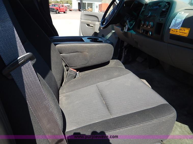 image for item J3005 2011 Chevrolet Silverado 1500 pickup truck