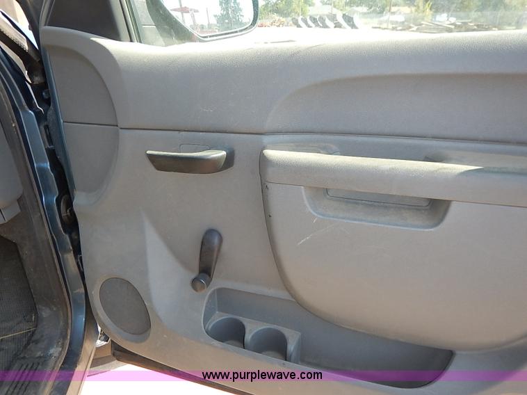 image for item J3005 2011 Chevrolet Silverado 1500 pickup truck