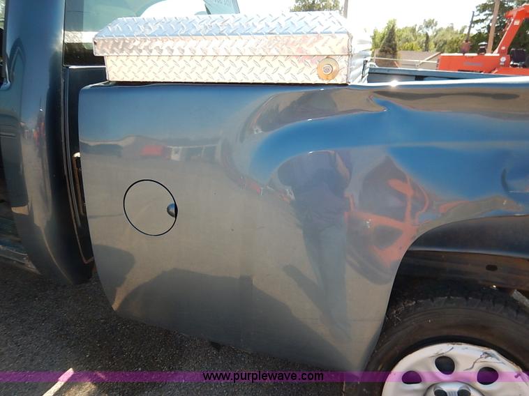 image for item J3005 2011 Chevrolet Silverado 1500 pickup truck