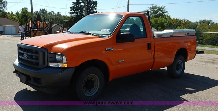 image for item J3006 2003 Ford F250 Super Duty XL pickup truck