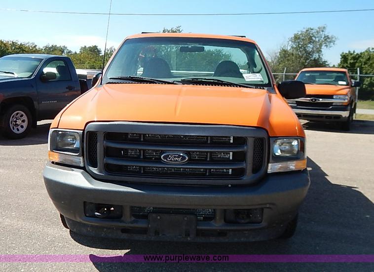 image for item J3006 2003 Ford F250 Super Duty XL pickup truck