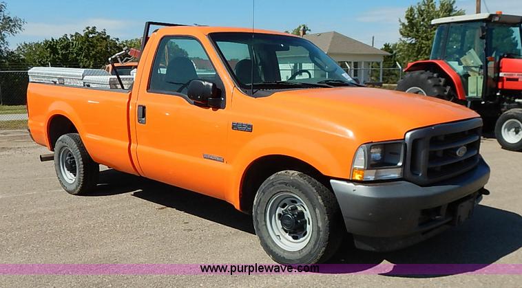 image for item J3006 2003 Ford F250 Super Duty XL pickup truck