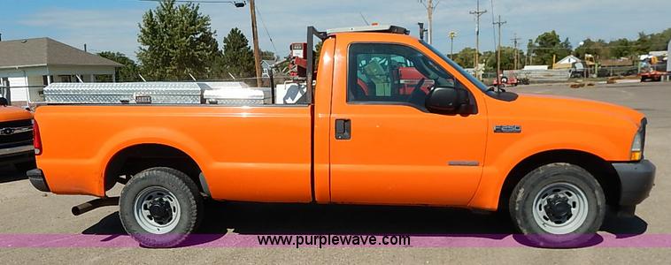 image for item J3006 2003 Ford F250 Super Duty XL pickup truck