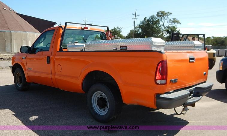 image for item J3006 2003 Ford F250 Super Duty XL pickup truck
