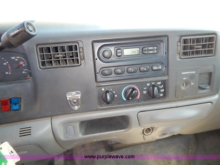 image for item J3006 2003 Ford F250 Super Duty XL pickup truck