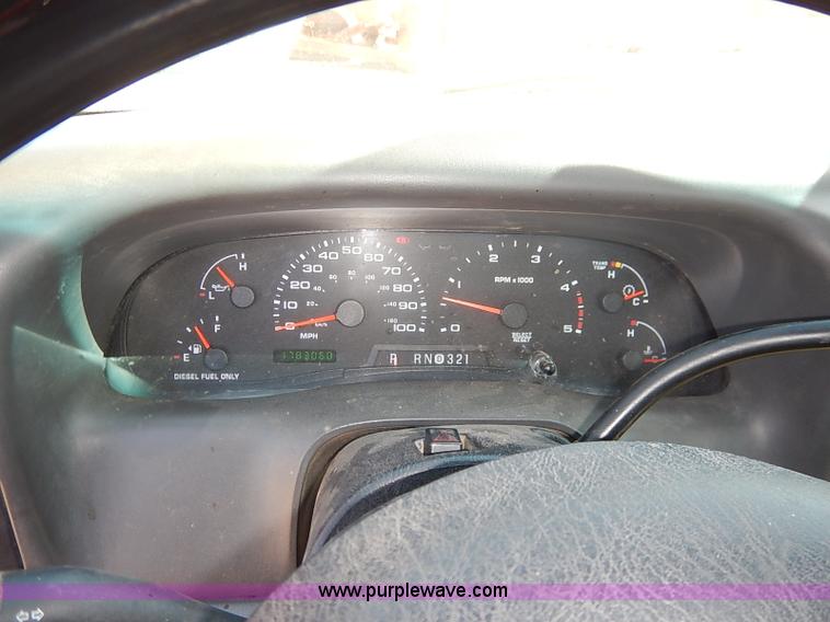 image for item J3006 2003 Ford F250 Super Duty XL pickup truck