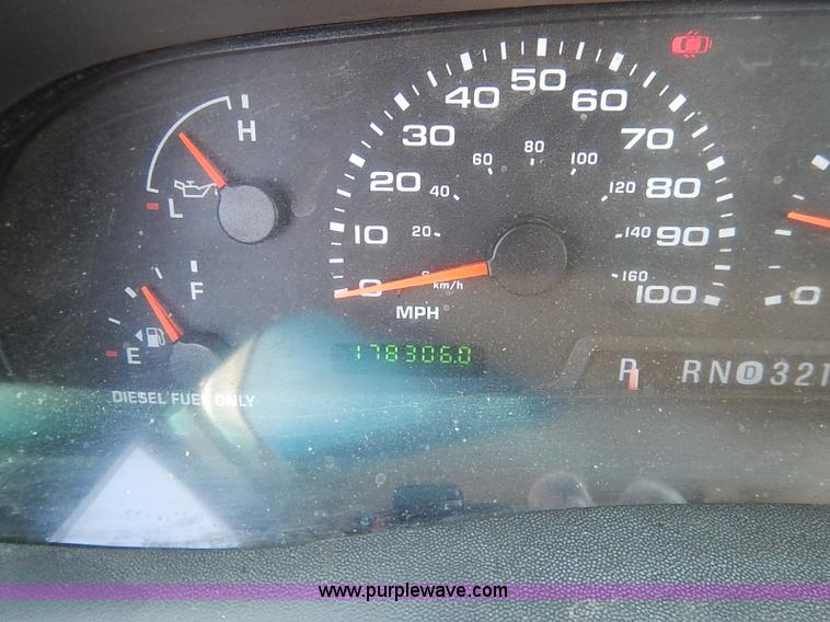 image for item J3006 2003 Ford F250 Super Duty XL pickup truck