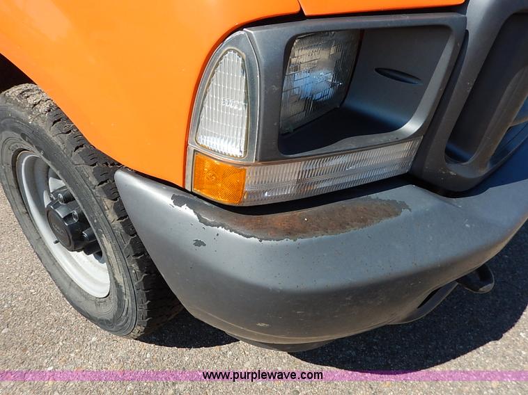 image for item J3006 2003 Ford F250 Super Duty XL pickup truck