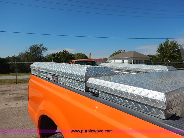 image for item J3006 2003 Ford F250 Super Duty XL pickup truck