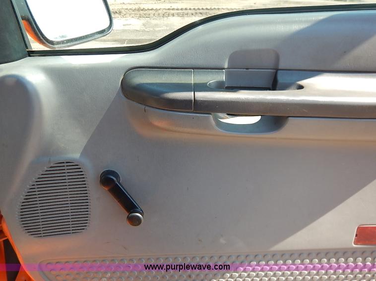 image for item J3006 2003 Ford F250 Super Duty XL pickup truck