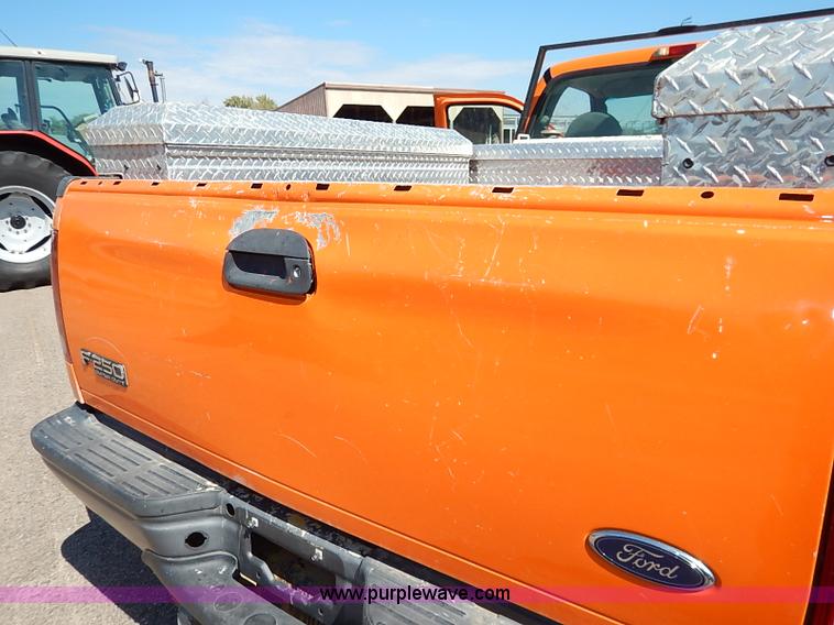 image for item J3006 2003 Ford F250 Super Duty XL pickup truck