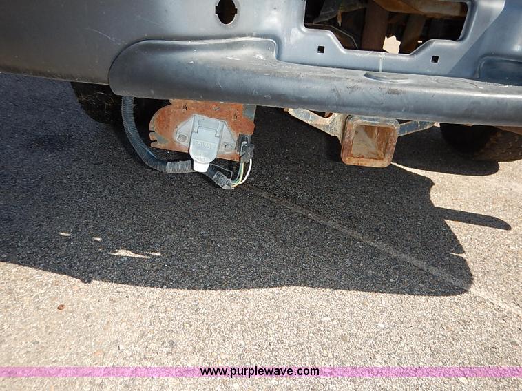 image for item J3006 2003 Ford F250 Super Duty XL pickup truck