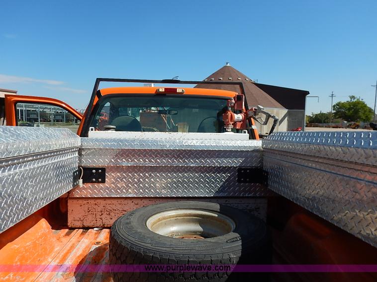 image for item J3006 2003 Ford F250 Super Duty XL pickup truck