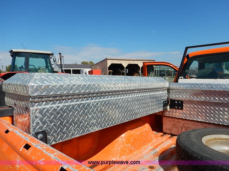 image for item J3006 2003 Ford F250 Super Duty XL pickup truck