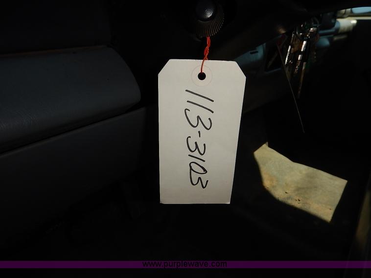 image for item J3006 2003 Ford F250 Super Duty XL pickup truck