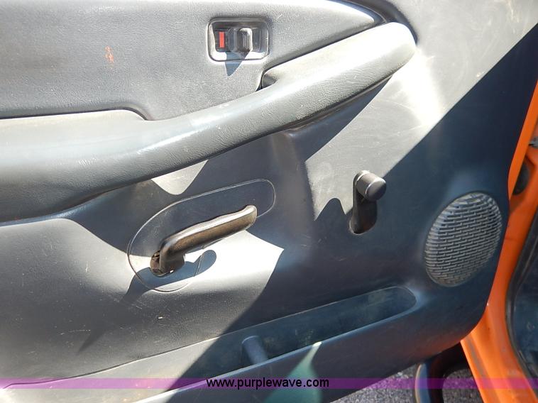 image for item J3007 2002 Chevrolet Silverado 2500 pickup truck