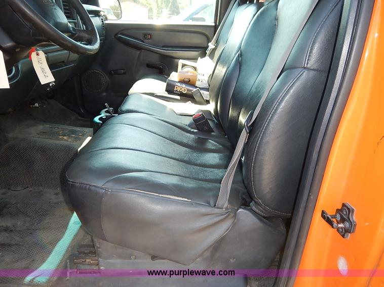 image for item J3007 2002 Chevrolet Silverado 2500 pickup truck