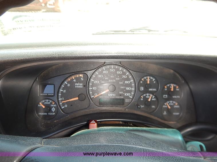 image for item J3007 2002 Chevrolet Silverado 2500 pickup truck