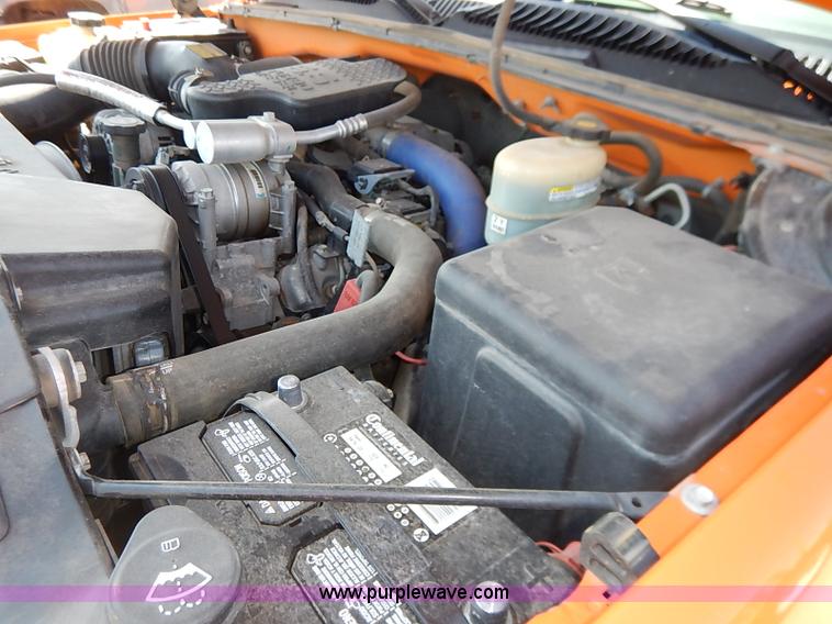 image for item J3007 2002 Chevrolet Silverado 2500 pickup truck