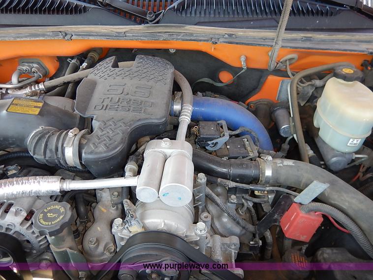 image for item J3007 2002 Chevrolet Silverado 2500 pickup truck