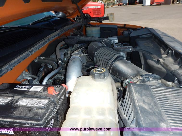 image for item J3007 2002 Chevrolet Silverado 2500 pickup truck