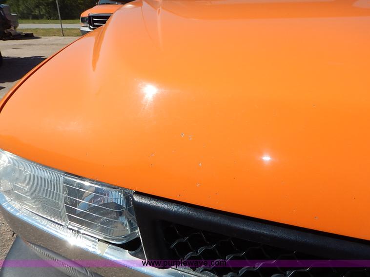 image for item J3007 2002 Chevrolet Silverado 2500 pickup truck