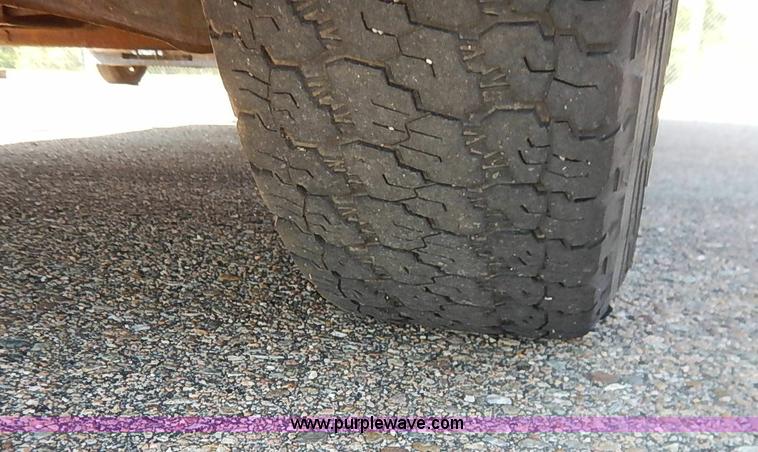 image for item J3007 2002 Chevrolet Silverado 2500 pickup truck