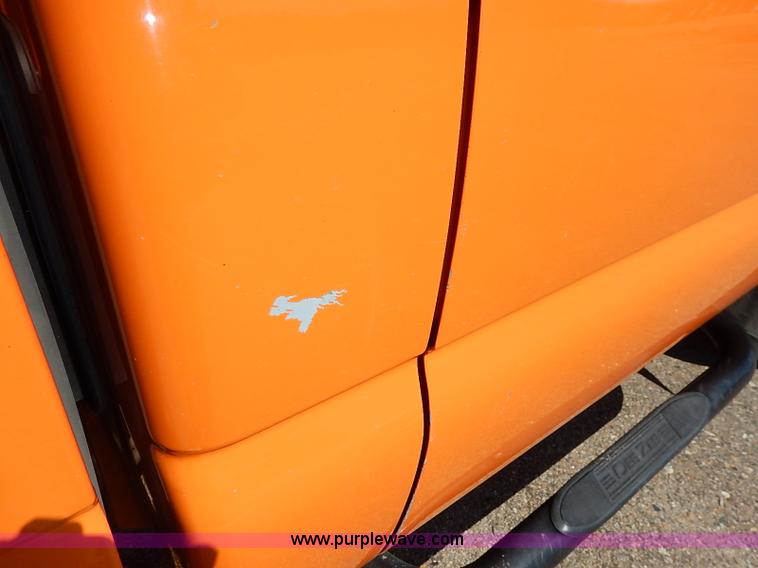 image for item J3007 2002 Chevrolet Silverado 2500 pickup truck