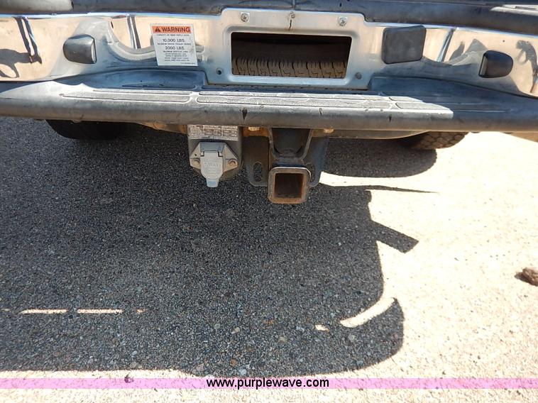 image for item J3007 2002 Chevrolet Silverado 2500 pickup truck