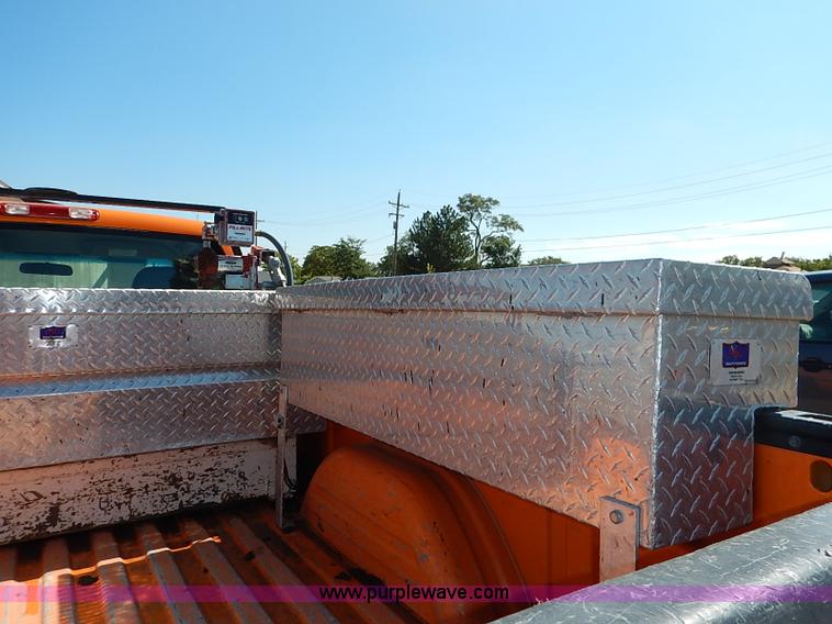 image for item J3007 2002 Chevrolet Silverado 2500 pickup truck