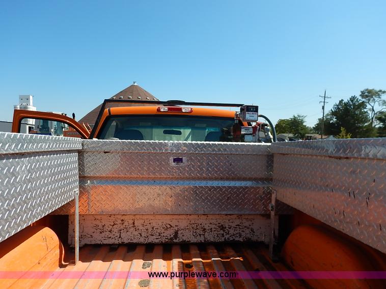 image for item J3007 2002 Chevrolet Silverado 2500 pickup truck