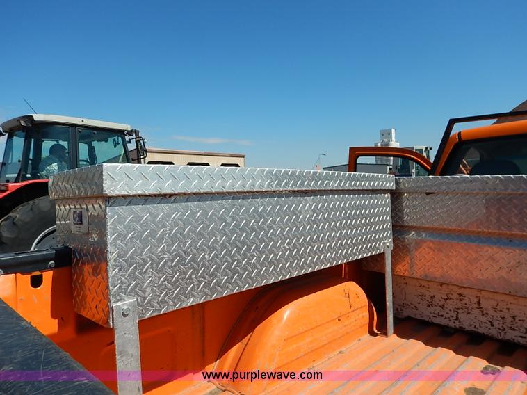 image for item J3007 2002 Chevrolet Silverado 2500 pickup truck