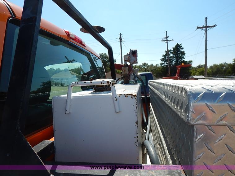 image for item J3007 2002 Chevrolet Silverado 2500 pickup truck