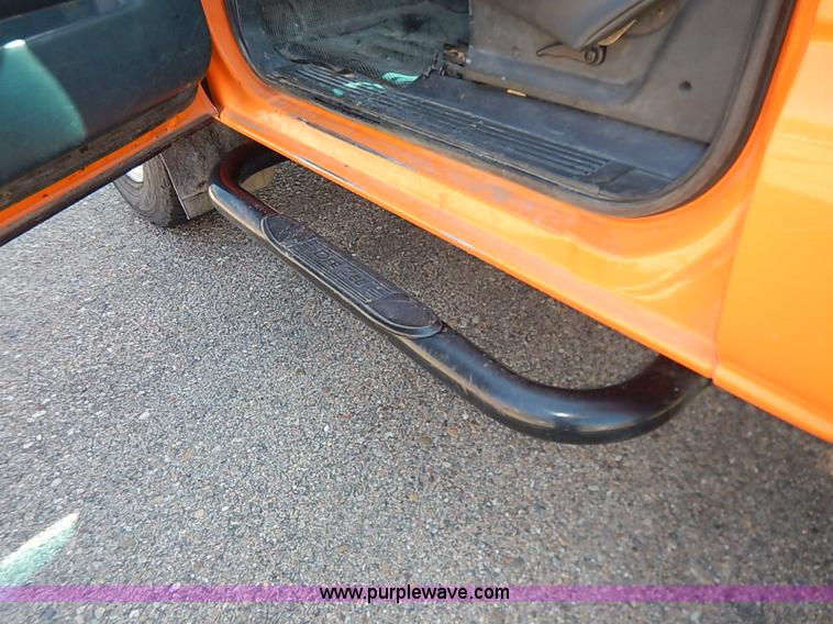 image for item J3007 2002 Chevrolet Silverado 2500 pickup truck