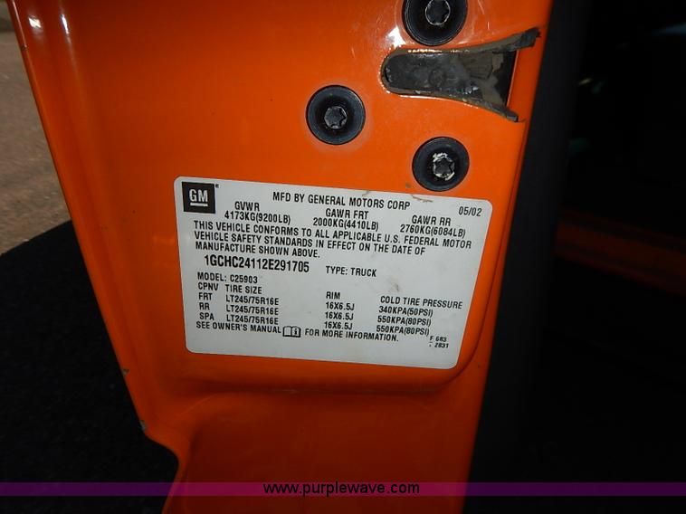 image for item J3007 2002 Chevrolet Silverado 2500 pickup truck