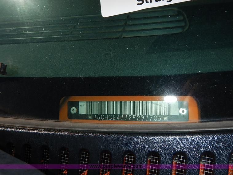 image for item J3007 2002 Chevrolet Silverado 2500 pickup truck