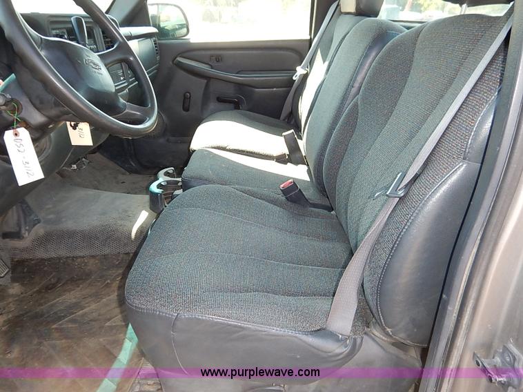 image for item J3009 2002 Chevrolet Silverado 1500 pickup truck