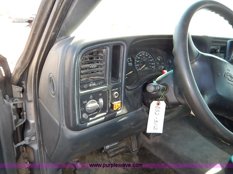 image for item J3009 2002 Chevrolet Silverado 1500 pickup truck