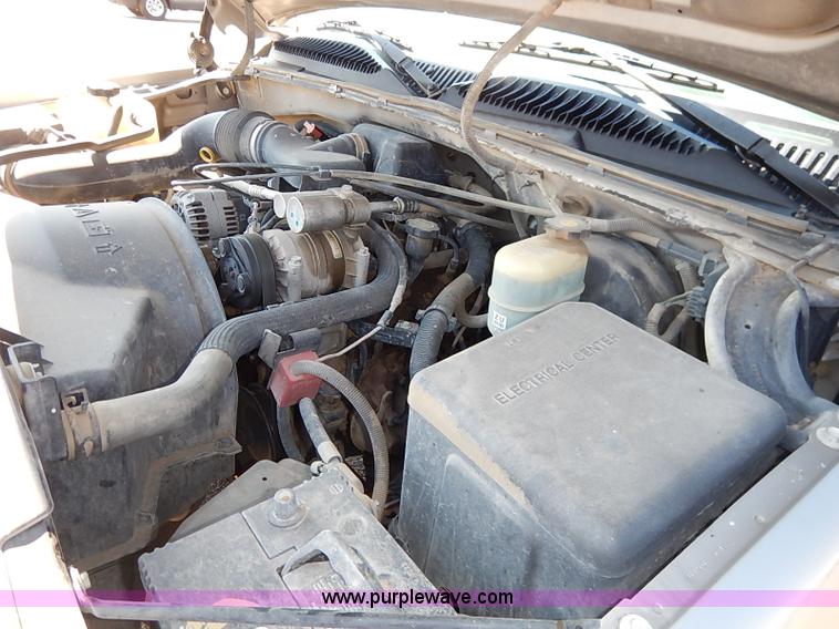 image for item J3009 2002 Chevrolet Silverado 1500 pickup truck