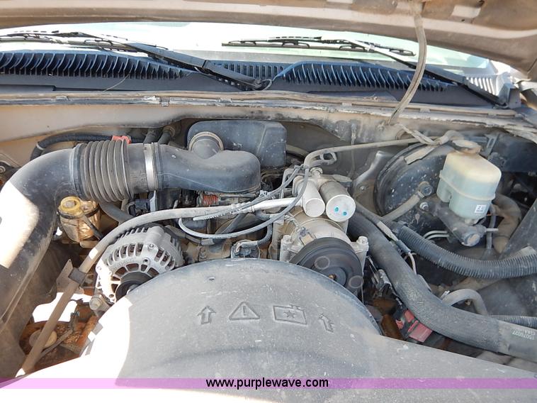 image for item J3009 2002 Chevrolet Silverado 1500 pickup truck