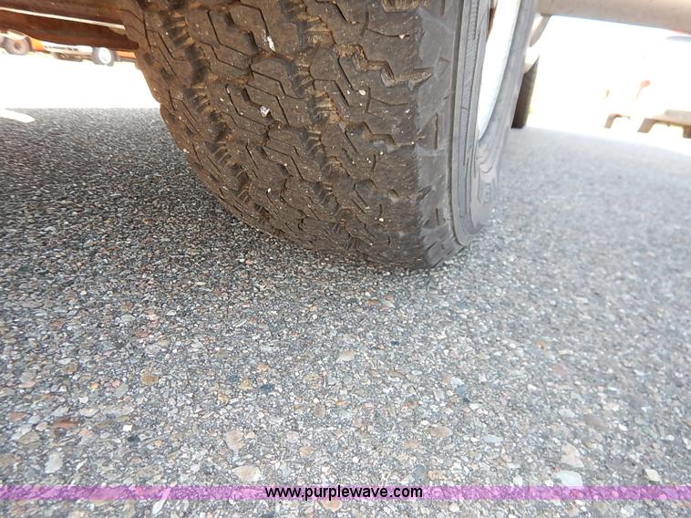 image for item J3009 2002 Chevrolet Silverado 1500 pickup truck