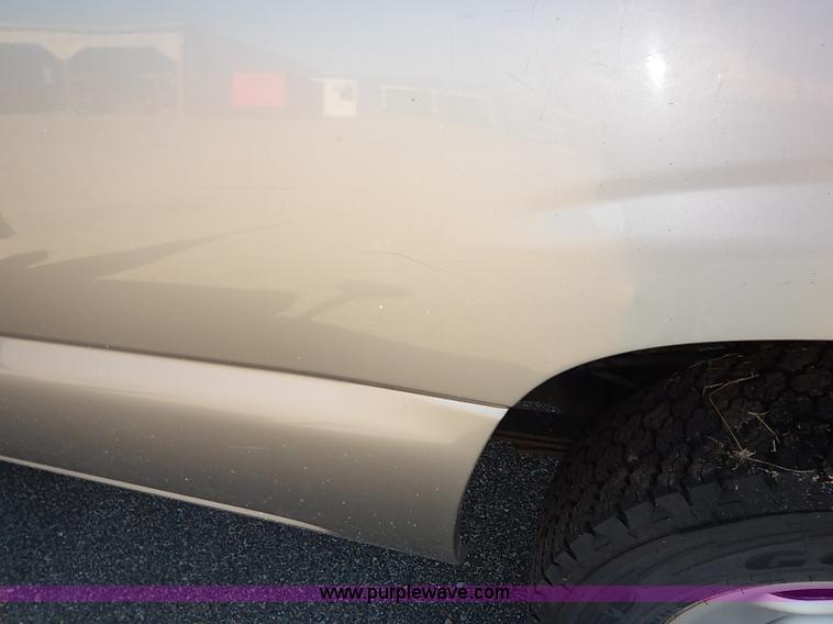 image for item J3009 2002 Chevrolet Silverado 1500 pickup truck