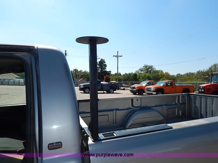 image for item J3009 2002 Chevrolet Silverado 1500 pickup truck