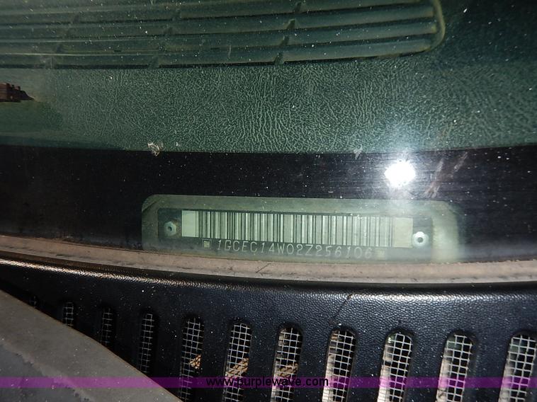 image for item J3009 2002 Chevrolet Silverado 1500 pickup truck