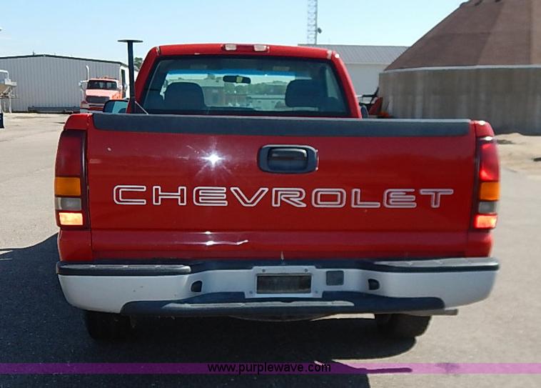 image for item J3010 2002 Chevrolet Silverado 1500 pickup truck