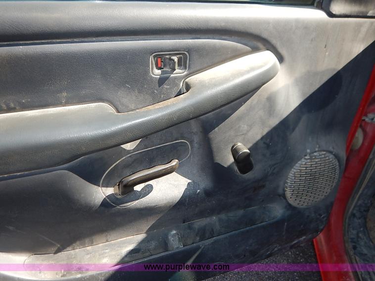 image for item J3010 2002 Chevrolet Silverado 1500 pickup truck