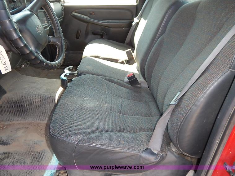 image for item J3010 2002 Chevrolet Silverado 1500 pickup truck