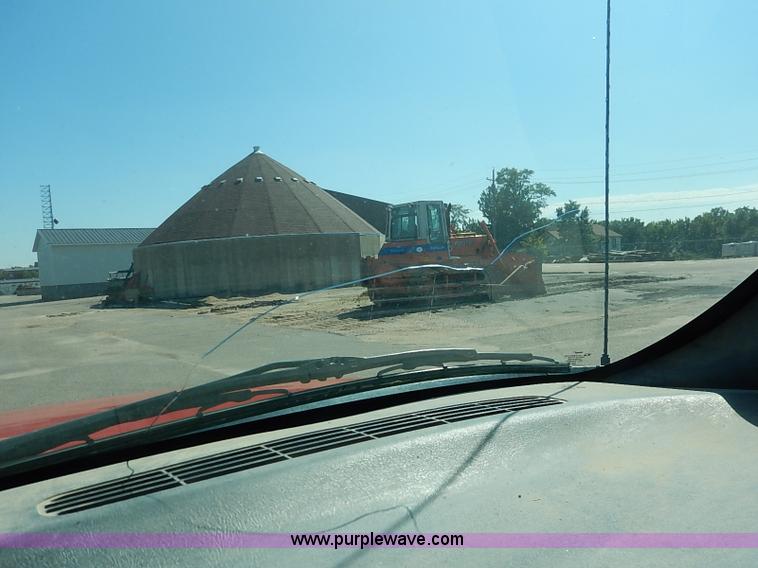 image for item J3010 2002 Chevrolet Silverado 1500 pickup truck