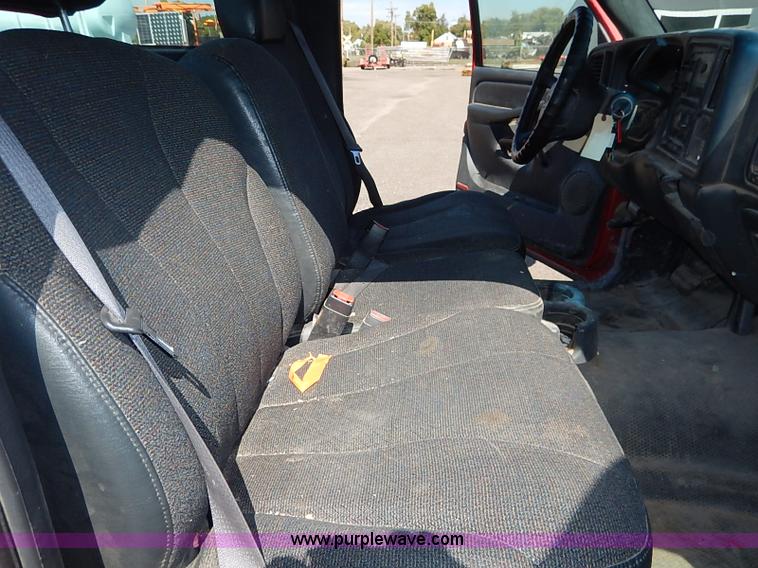 image for item J3010 2002 Chevrolet Silverado 1500 pickup truck