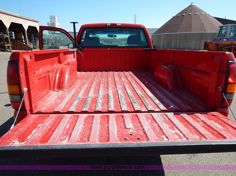 image for item J3010 2002 Chevrolet Silverado 1500 pickup truck